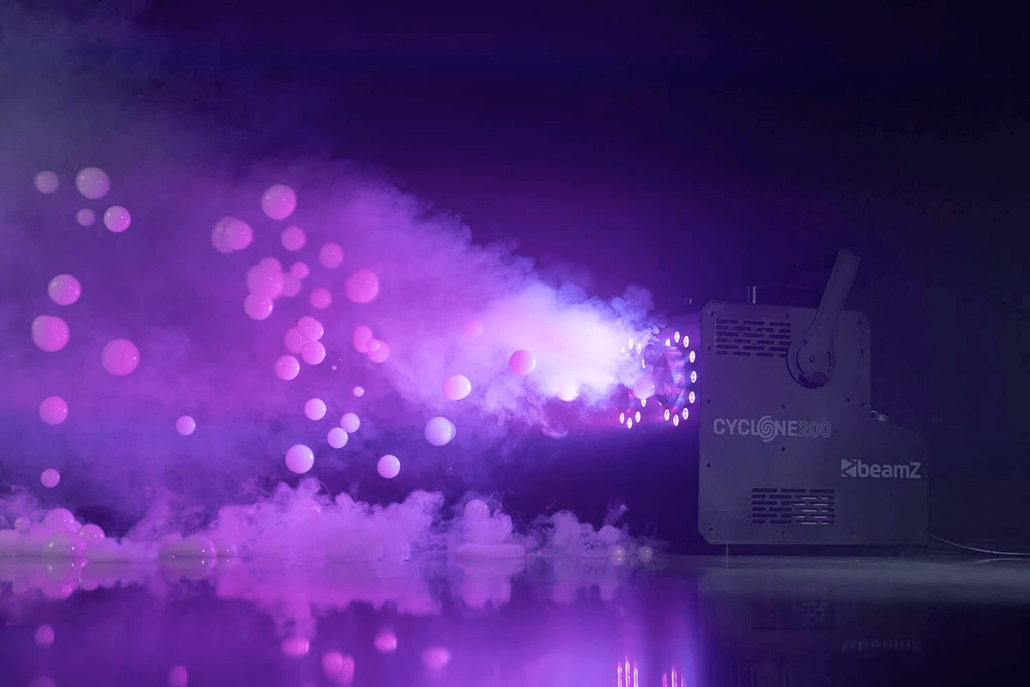 Nebel- & Seifenblasenmaschine BeamZ Cyclone200 – 2-in-1 Nebel- und Seifenblasenmaschine mit 24× RGBW-LEDs – erzeugt Nebel, Seifenblasen oder mit Nebel gefüllte Seifenblasen, inkl. Funk-Fernbedienung mieten – Bild 3