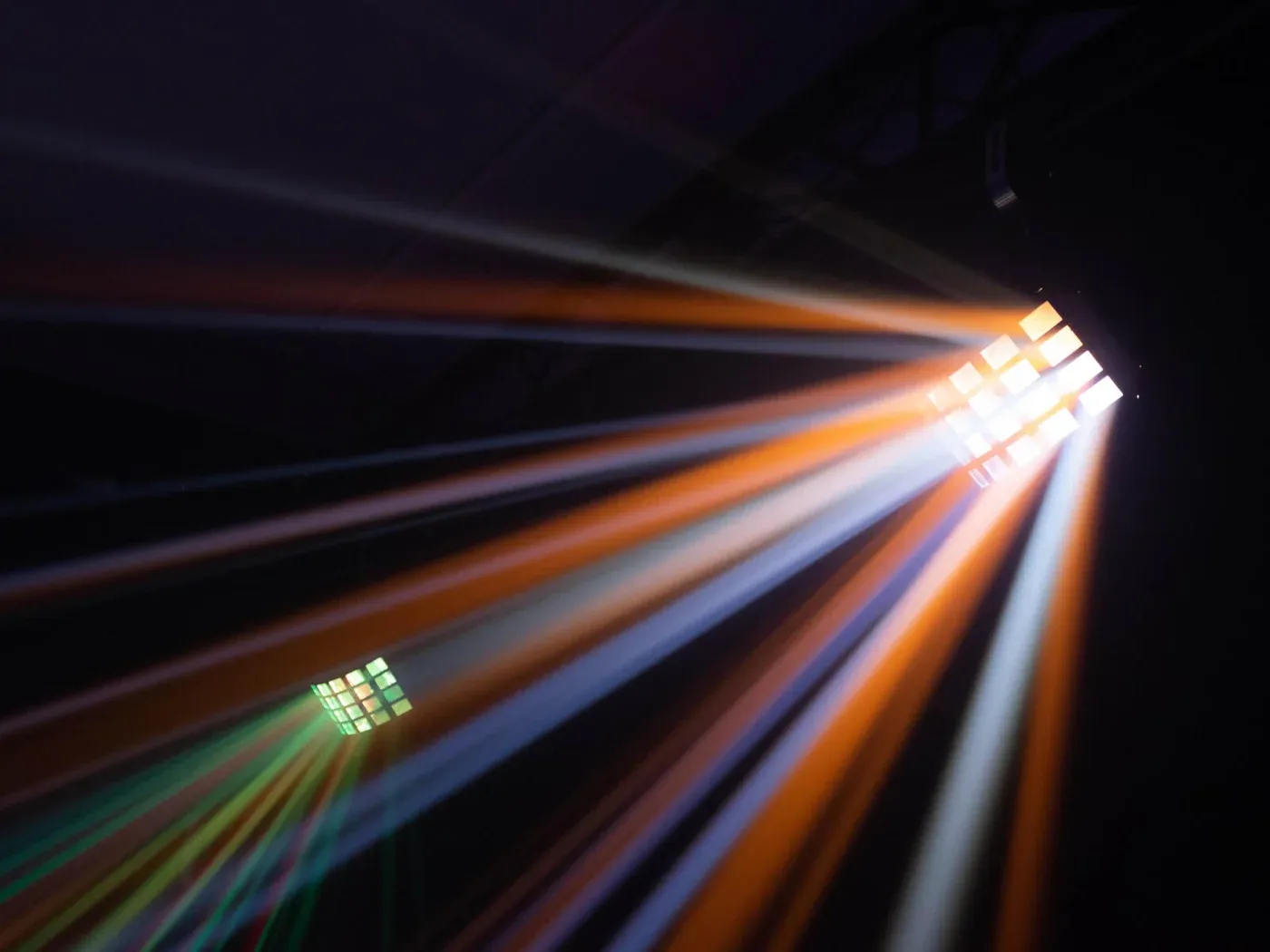 Eurolite LED D-2000 Strahleneffekt – Extrem lichtstarker Derby mit 5 × 10W LEDs (RGBAW), DMX, Musiksteuerung und IR-Fernbedienung - füllt auch große Räume mit Strahlen mieten – Bild 8