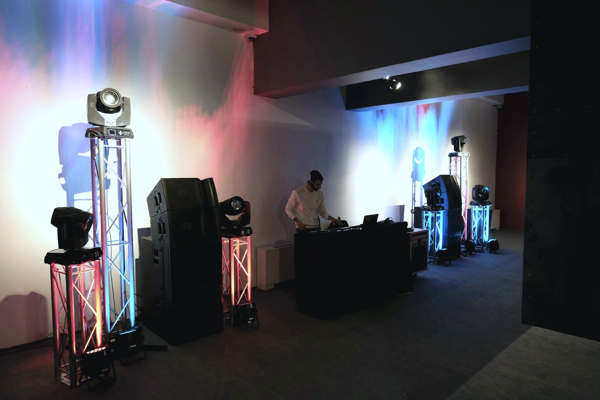 Moving Heads auf einer Bühne